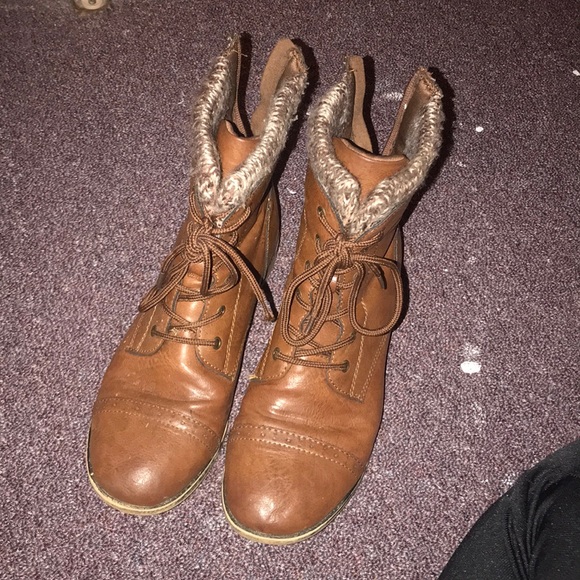brown boots - Picture 1 of 4